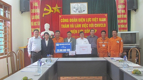 Công đoàn Điện lực Việt Nam: 
thăm và làm việc tại Công ty Điện lực Sơn La
